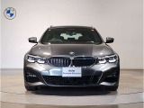 【キドニーグリル】BMWは約90年もの間、ほぼ全ての車両にひと目でBMWだと分かるこの特徴的なフロントグリルが備えられ、デザイン・アイコンとして親しまれてきました。