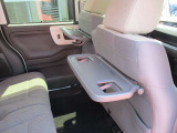 運転席・助手席シートバックテーブル付き