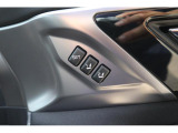 運転席にシートポジションメモリー機能が付いています!誰が乗っても自分のポジションにすることができます!