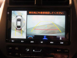 バック時の運転をサポートするバックガイドモニター&パノラミックビューモニター付き