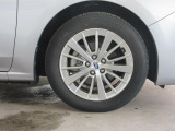 右前 16インチアルミホイール タイヤサイズは、205/55R16「*ホイールロックナットは展示用です」