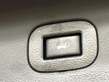 【パワーバックドア】スマートキーや運転席のボタンを押すだけでリアゲートが自動で開閉します!荷物を持っている時や、高い位置にあるバックドアを閉める際に便利な機能です♪