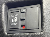 【パワースライドドア】スマートキーや運転席のスイッチでスライドドアの開閉が可能♪電動だから力を入れてドアを開ける必要が無く、小さいお子様でも、重い荷物を持っている時もラクに開け閉めできます♪