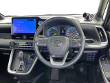 運転席まわりです。 各操作スイッチは使いやすい位置に配置されてます。