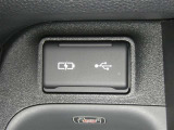 【充電用USB端子】デバイスの充電に便利です。※実際の接続端子は写真で確認or店舗までご気軽にお問合せください♪