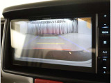 バックガイドモニターで、後方を確認しながら安心して駐車することができます。運転初心者も熟練者も必須の機能ですよ!