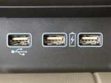 【USBポート】USBポートも装備されています、スマートフォンの充電やオーディオに連携も可能です、今や欠かせない装備の一つです!