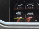 スマートフォンとAudiをUSBケーブルを介し接続。AppleのCarPlayやAndroid Autoのアプリを通じて、スマートフォンのコンテンツをMMIディスプレイに表示します。