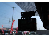 万が一の事故や煽り運転の記録に役立つドライブレコーダー装備