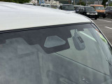 前方の車両や歩行者をカメラが検知して衝突の可能性が高まるとブザーや警告表示、さらに強いブレーキを作動させて衝突の回避又は被害軽減を図るデュアルセンサーブレーキサポートを装備!