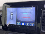 パノラミックビューモニターを装備。駐車場や交差点でクルマを真上から見るように周囲を確認できます。機能の詳細は販売店スタッフまでおたずねください。