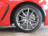 17インチアルミホイール タイヤサイズは、215/45R17「*ホイールロックナットは展示用です」