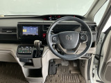 【前方視界】開放的な前方視界!運転がしやすく疲れにくいです♪窓が大きく、見通しがとっても良いおクルマですよ♪