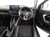 視界良好、操作しやすい運転席です。