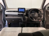 【前方視界】開放的な前方視界!運転がしやすく疲れにくいです♪窓が大きく、見通しがとっても良いおクルマですよ♪