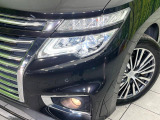 【LEDヘッドライト】悪天候や夜間走行時も良好な視界を確保し安心して運転できる高輝度LEDヘッドライトを装備!点灯速度が早く、消費電力も抑えられています。