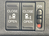 【両側パワースライドドア】スマートキーや運転席のスイッチで後席両側スライドドアの開閉が可能♪電動だから力を入れてドアを開ける必要が無く、小さなお子様でも簡単に開け閉めでき快適です♪