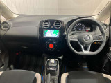 【運転席・助手席転席】運転席の足もともゆったりで長距離ドライブでも快適に★