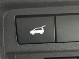 【パワーバックドア】スマートキーや運転席のボタンを押すだけでリアゲートが自動で開閉します!荷物を持っている時や、高い位置にあるバックドアを閉める際に便利な機能です♪