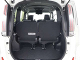 開口部の広いラゲージスペースは、ゴルフバックなどの荷物もラクラク積み込めます。
