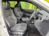 運転席シート廻りは使用感も少なく、良好な状態となっています。前オーナー様が丁寧に使っていたことがよくわかりますね。
