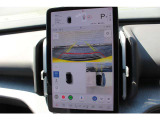 更に360&deg;ビュー表示も可能です 車を上から見下ろしたように車外を確認できるため、一切の死角がない状態で駐車が可能です