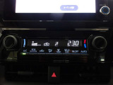 オートエアコンです。車内を設定温度に保ち、快適空間をキープします。