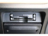 高速道路の利用時に便利なETC。料金所での停車や小銭を探す手間がなくなり快適です♪見た目もすっきりとしたビルトインタイプを装備しています。