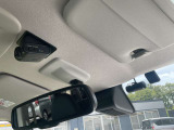日産オリジナルドライブレコーダー(フロント+室内)搭載しております。車室内カメラで車内および車側面を撮影。走行中の幅寄せ対策や後方撮影にも対応しております。