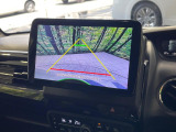 【バックカメラ】駐車時に後方がリアルタイム映像で確認できます。大型商業施設や立体駐車場での駐車時や、夜間のバック時に大活躍!運転スキルに関わらず、今や必須となった装備のひとつです!