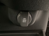 スマホや車載アクセサリーの電源確保に便利なアクセサリーソケットを装備。