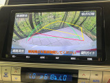 【バックカメラ】駐車時に後方がリアルタイム映像で確認できます。大型商業施設や立体駐車場での駐車時や、夜間のバック時に大活躍!運転スキルに関わらず、今や必須となった装備のひとつです!