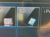 音楽SDカード入ります。