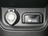 【電源コンセント】非常時やキャンプなどに役立つAC100V/1500Wコンセント付きです。