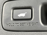 【パワーバックドア】スマートキーや運転席のボタンを押すだけでリアゲートが自動で開閉します!荷物を持っている時や、高い位置にあるバックドアを閉める際に便利な機能です♪