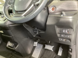 高速で便利なETCがあり、便利なパワースライドドアや、横滑りを防ぐVSAなどのスイッチは、運転席の右側、手の届きやすい位置にあります。