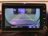 バックをするとき自動でリアの様子が映る『リアカメラ』付き! 画面で確認しながらバックが出来るので駐車の時も安心です。