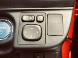 電動格納式ドアミラー付き。 狭い駐車場へ停めた時に、ボタン1つで左右のミラーをたたむ事ができます。