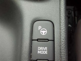 アドバンスト パーク付きです。カメラやソナーによって、周囲を監視しながら駐車を支援。障害物を検知した場合には警報を鳴らし、ブレーキ制御を行うことで接触回避を支援します。