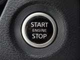 【プッシュスタート】キーが車内にあれば、エンジンの始動・停止はブレーキを踏んでスイッチを押すだけ!キーを取り出す手間を省き、ワンプッシュで操作するので簡単でスムーズ!
