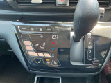 シフトレバーは簡単操作で運転もしやすくなっております!!