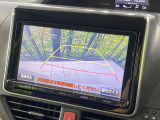 【バックカメラ】駐車時に後方がリアルタイム映像で確認できます。大型商業施設や立体駐車場での駐車時や、夜間のバック時に大活躍!運転スキルに関わらず、今や必須となった装備のひとつです!