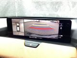 狭い場所での駐車やすれ違いなどでより的確な運転操作に役立つ360&deg;ビューモニターが装備されています。