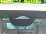【スマートブレーキサポート】走行中に前方の車両等を認識し、衝突しそうな時は警報とブレーキで衝突回避と被害軽減をアシスト。より安全にドライブをお楽しみいただけます。