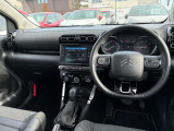 快適なショールームにて、お車選びのお手伝いから、ご購入後の整備待ちまで、ご対応致します。