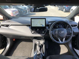 シンプルながら機能性溢れる運転席廻りです。視界性もよく、運転しやすいですよ。