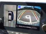 【アラウンドビューモニター&バックモニター】クルマを真上から見下ろしているかのような映像が表示され、周囲の状況がひと目で把握できるので、安心してスマートに駐車できます。駐車が苦手な方にオススメです!