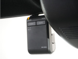 ◆ドライブレコーダー◆映像・音声などを記録する自動車用の装置です。 もしもの事故の際の記録はもちろん、旅行の際の思い出としてドライブの映像を楽しむことができます。