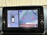 車の周囲が一目でわかる、アラウンドビューモニター