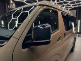 大型ドアミラーを採用し、運転席からの後方確認をしっかりとサポート